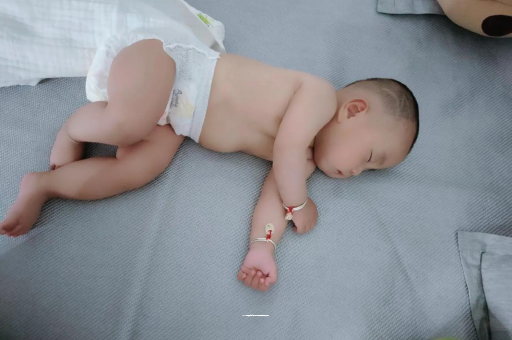 兴安盟宝宝头上长痱子 兴安盟宝宝头上长痱子